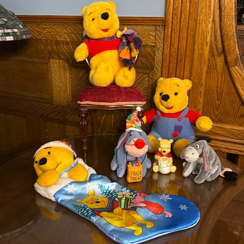6 piece lot Winnie the Pooh collectibles for 1 money! 5 plush, 1 porcelain Pooh!
